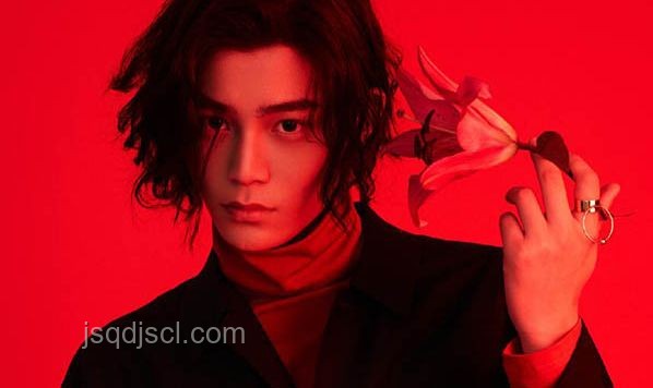 丁禹兮“花開錦繡”與斗笠造型對比分析 丁禹兮“花開錦繡”與斗笠造型對比分析