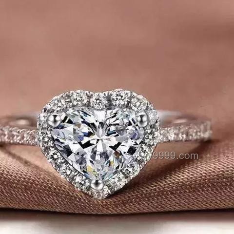 結婚鉆戒與黃金保值:消費者選擇背后的行業(yè)洞察 結婚鉆戒與黃金保值:消費者選擇背后的行業(yè)洞察