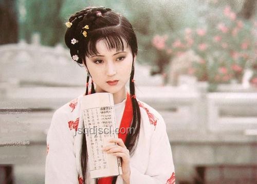 薛寶釵觀玉:有心布局或突發(fā)奇想?深度剖析《紅樓夢(mèng)》情感走向 薛寶釵觀玉:有心布局或突發(fā)奇想?深度剖析《紅樓夢(mèng)》情感走向