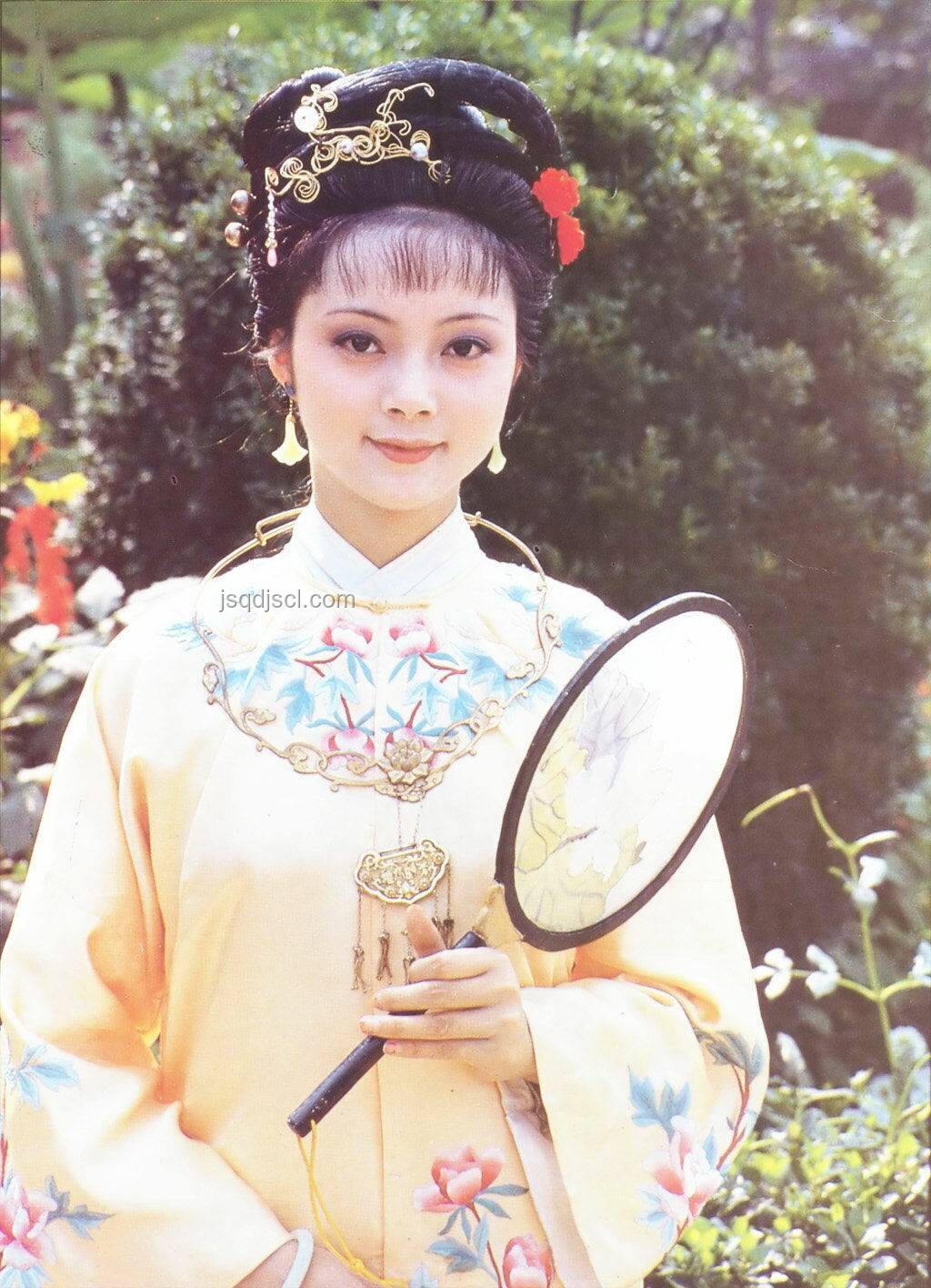 薛寶釵觀玉:有心布局或突發(fā)奇想?深度剖析《紅樓夢(mèng)》情感走向 薛寶釵觀玉:有心布局或突發(fā)奇想?深度剖析《紅樓夢(mèng)》情感走向
