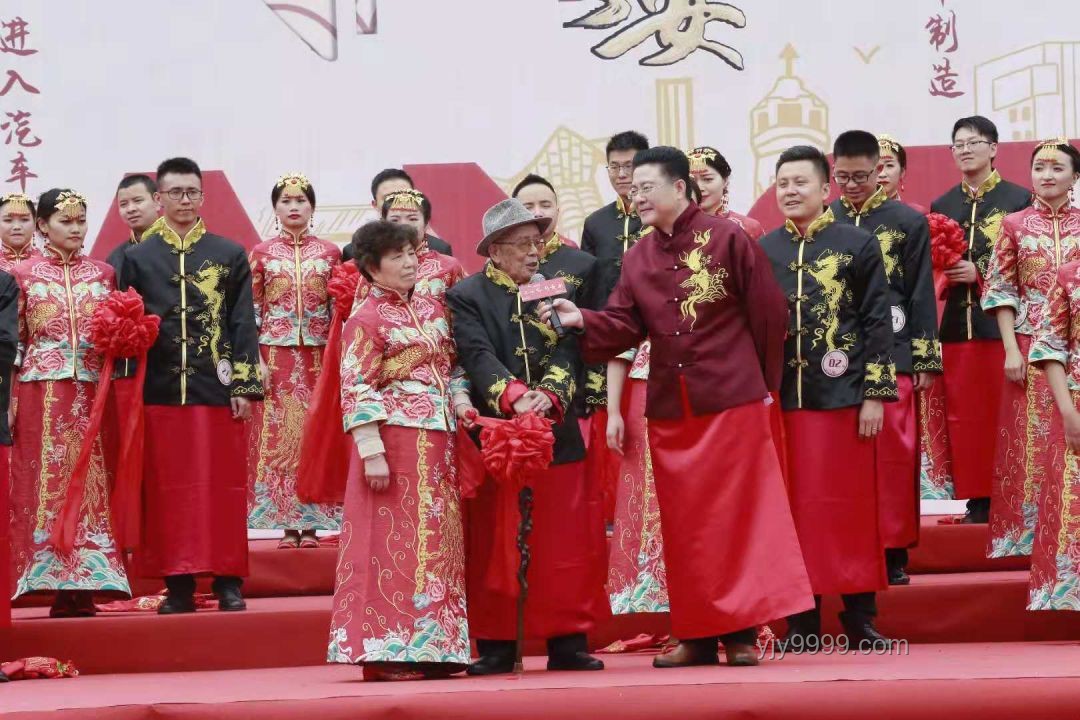音樂(lè)節(jié)領(lǐng)證結(jié)婚與傳統(tǒng)婚禮對(duì)比分析 音樂(lè)節(jié)領(lǐng)證結(jié)婚與傳統(tǒng)婚禮對(duì)比分析