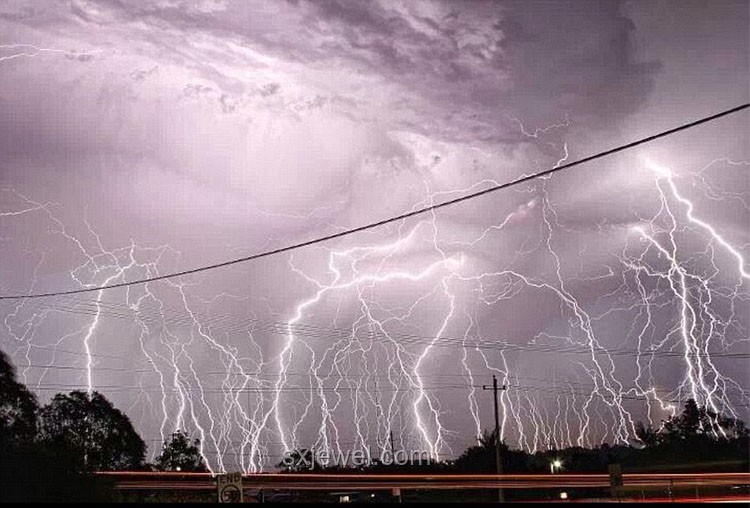 深圳3小時(shí)閃電1206次：極端天氣下的城市應(yīng)對(duì)與趨勢分析