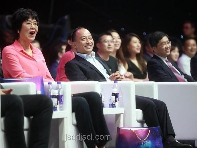 俄新聞主持人直播求婚實(shí)操指南