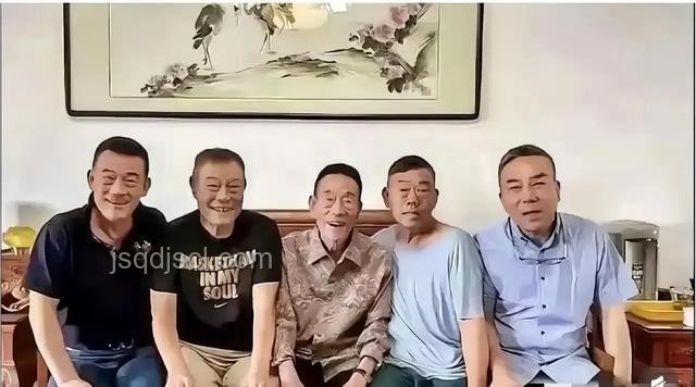 楊少華兒子悲傷過度應(yīng)對(duì)指南:如何從靈堂妥善處理情緒 楊少華兒子悲傷過度應(yīng)對(duì)指南:如何從靈堂妥善處理情緒