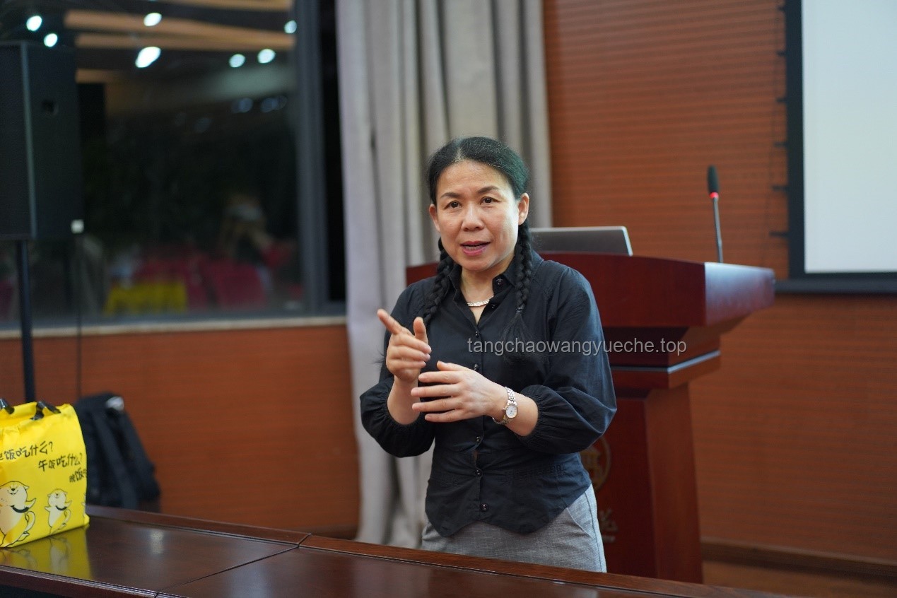 走出父母審視的陰影:自我客體化的救贖之路?? 走出父母審視的陰影:自我客體化的救贖之路??