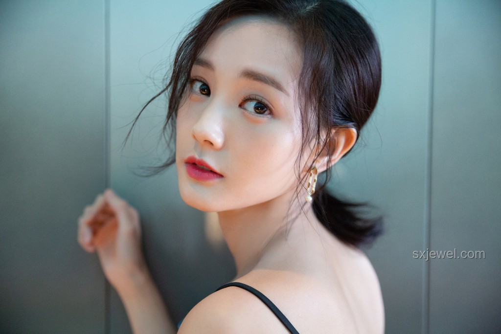 李一桐歌聲中的溫柔力量:小魚在乎的共鳴 李一桐歌聲中的溫柔力量:小魚在乎的共鳴