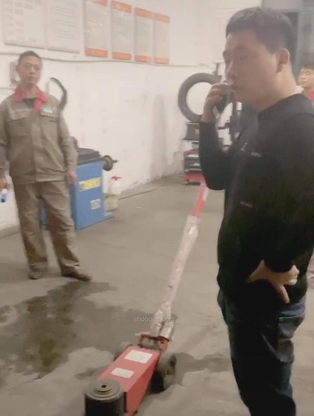 當(dāng)?shù)鼗貞?yīng)與司機(jī)扎胎事件影響對比分析 當(dāng)?shù)鼗貞?yīng)與司機(jī)扎胎事件影響對比分析
