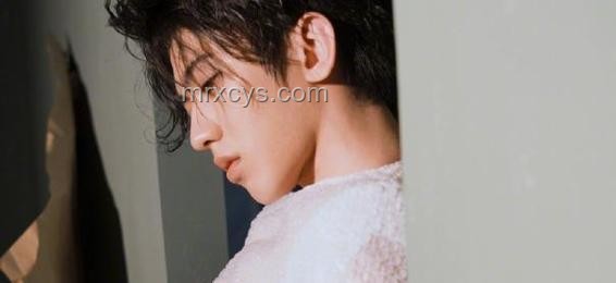 喉結(jié)罩：重塑男性魅力新定義，跨界創(chuàng)新時(shí)尚風(fēng)潮