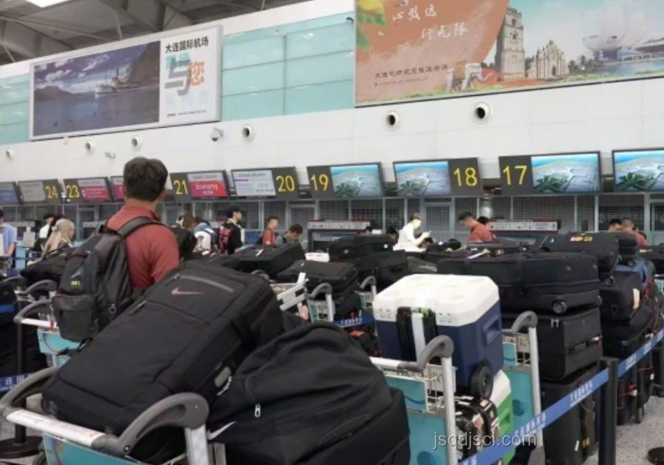 出征東亞杯行李多?國足的輕松應(yīng)對秘籍???? 出征東亞杯行李多?國足的輕松應(yīng)對秘籍????