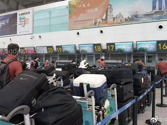 出征東亞杯行李多?國足的輕松應(yīng)對秘籍???? 出征東亞杯行李多?國足的輕松應(yīng)對秘籍????