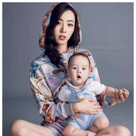 前央視主持人李思思帶娃出國度假方式深度剖析 前央視主持人李思思帶娃出國度假方式深度剖析