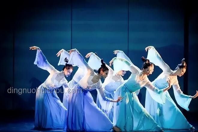 單依純舞娘:跨界演繹,創(chuàng)新藝術(shù)邊界 單依純舞娘:跨界演繹,創(chuàng)新藝術(shù)邊界