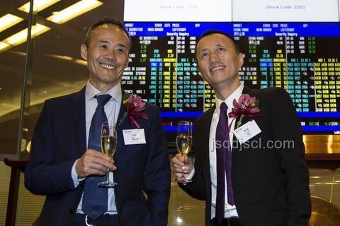 男人計劃反擊老板，卻揭開老板不凡身份！《顧問》背后的職場啟示