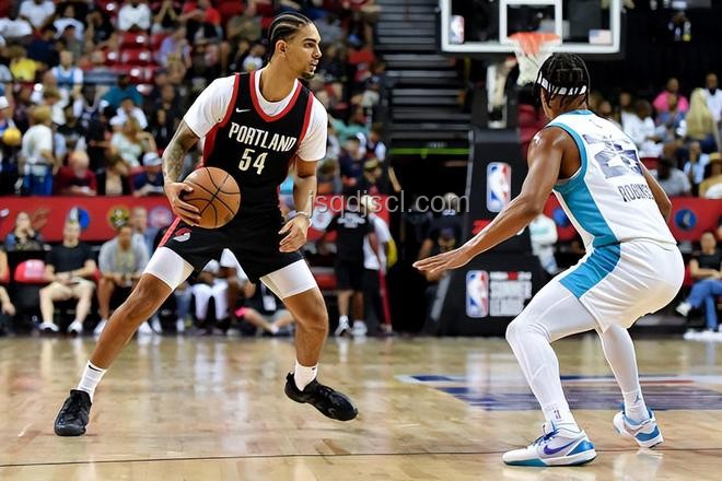 NBA夏季聯(lián)賽新星閃耀:楊瀚森首秀引領(lǐng)開拓者大勝勇士 NBA夏季聯(lián)賽新星閃耀:楊瀚森首秀引領(lǐng)開拓者大勝勇士