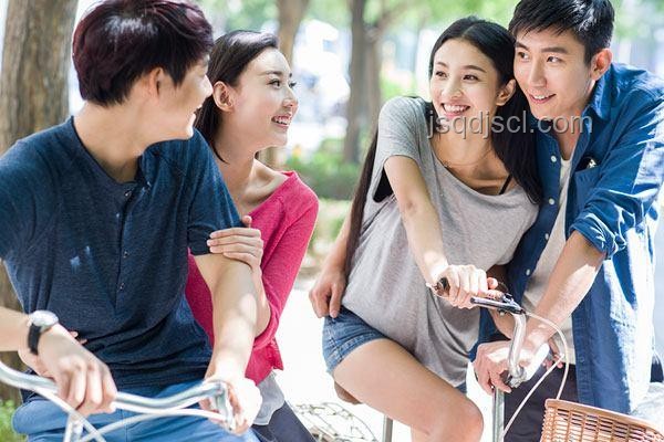 女生主動付錢,男生默認?朋友間的微妙平衡???? 女生主動付錢,男生默認?朋友間的微妙平衡????