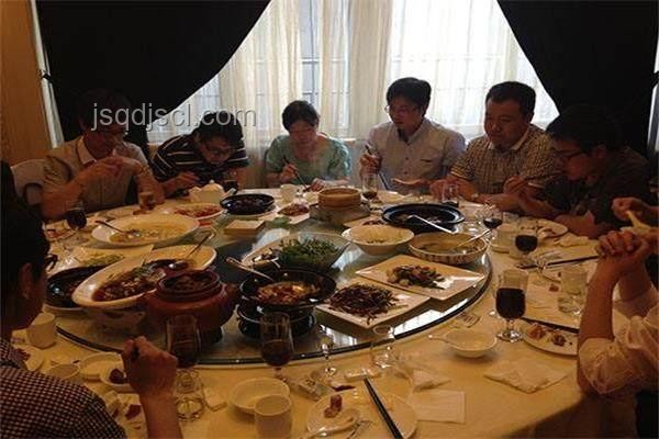 5人聚餐費用分擔:男女各自付各自,普通朋友處理方案 5人聚餐費用分擔:男女各自付各自,普通朋友處理方案