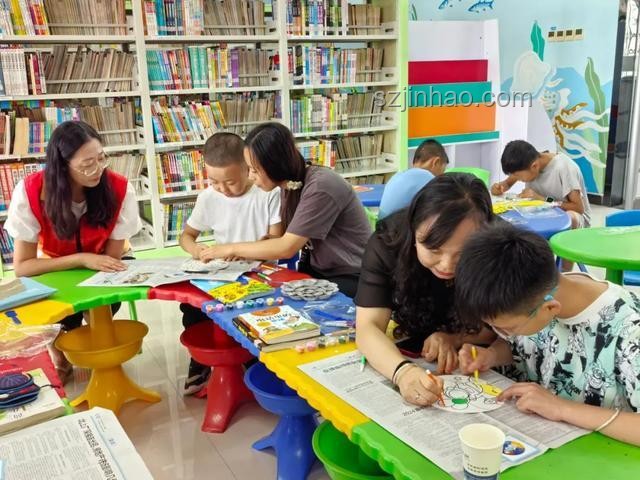 暑假圖書館爆滿啟示：縮小孩子差距，重在學(xué)校之外的培養(yǎng)