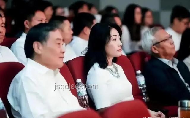 宗馥莉家族紛爭(zhēng)背后的企業(yè)繼承挑戰(zhàn)與行業(yè)影響 宗馥莉家族紛爭(zhēng)背后的企業(yè)繼承挑戰(zhàn)與行業(yè)影響