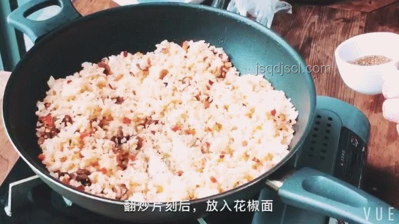 失業(yè)也能享美食?“0元炒飯”創(chuàng)新生存法則 失業(yè)也能享美食?“0元炒飯”創(chuàng)新生存法則